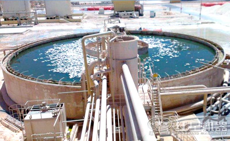 高產(chǎn)濃縮機(jī)現(xiàn)場(chǎng)作業(yè)圖