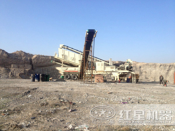 移動(dòng)汽車載式打石機(jī)客戶現(xiàn)場