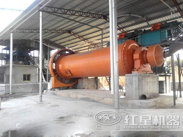 球磨機(jī)工作現(xiàn)場(chǎng)