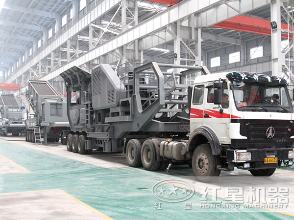 制砂機移動破碎站生產(chǎn)車間