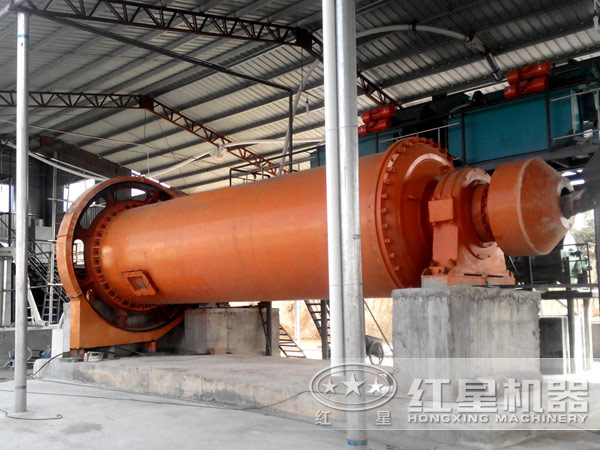 大型礦石球磨機(jī)選礦現(xiàn)場(chǎng)