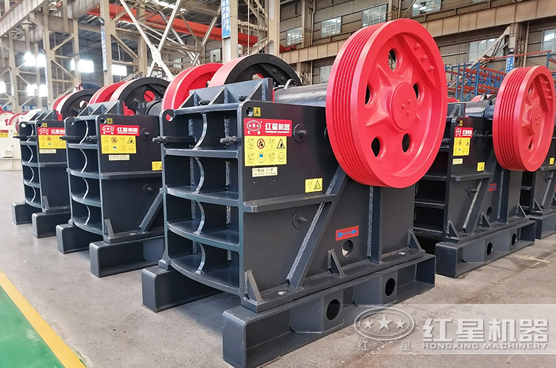 顎式白云石破碎機(jī)圖片 顎式白云石破碎機(jī)圖片