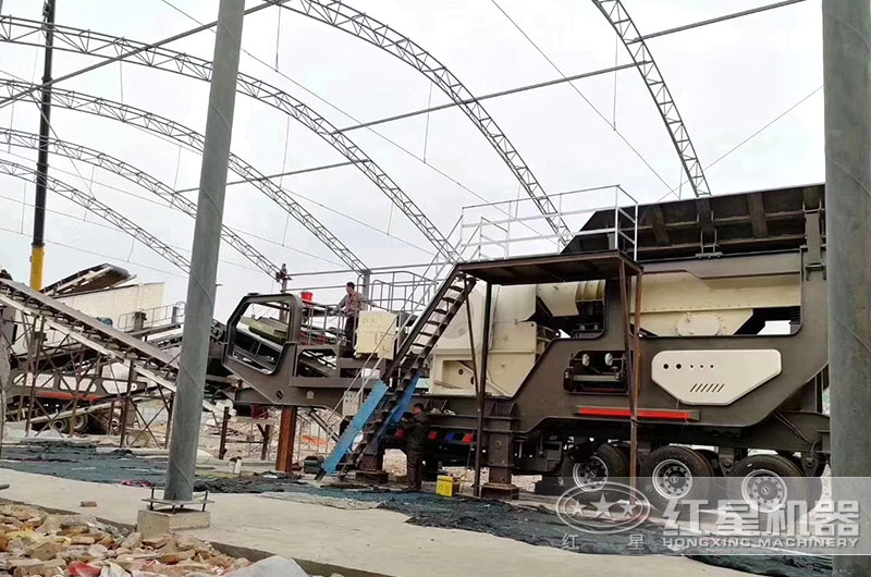 69式移動破碎機工作現(xiàn)場實拍圖 69式移動破碎機工作現(xiàn)場實拍圖