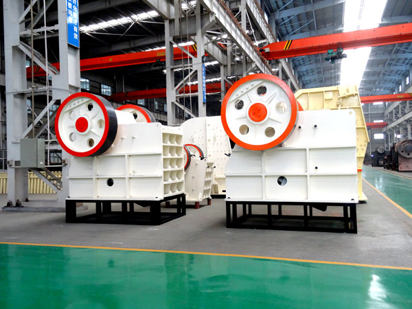 石頭破碎機生產(chǎn)車間 石頭破碎機生產(chǎn)車間