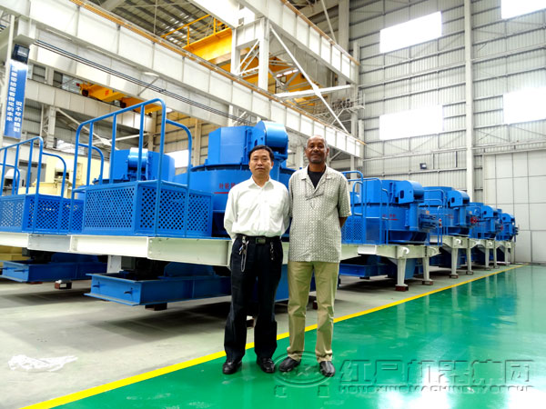 青石制砂機(jī)客戶參觀