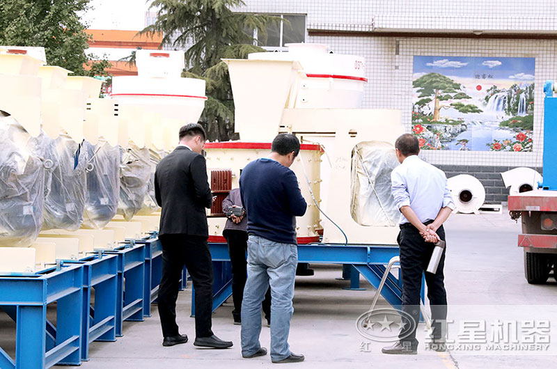 客戶到廠區(qū)考察設(shè)備 客戶到廠區(qū)考察設(shè)備