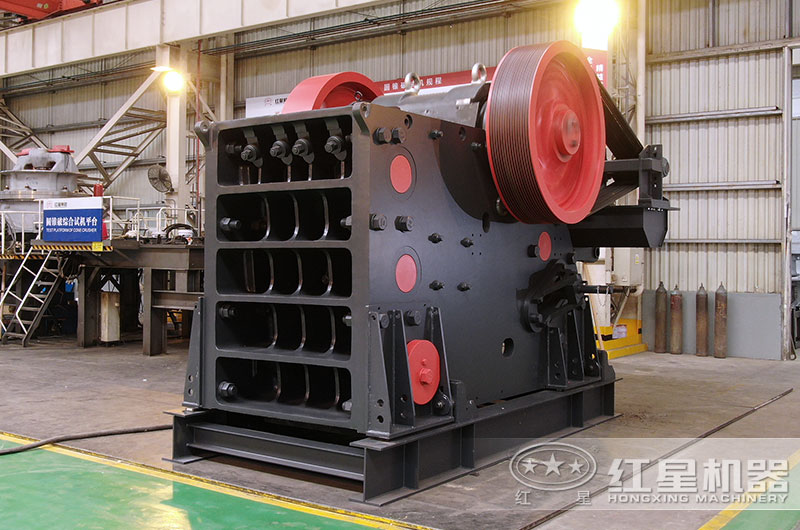 大型顎式破碎機(jī)圖片 大型顎式破碎機(jī)圖片