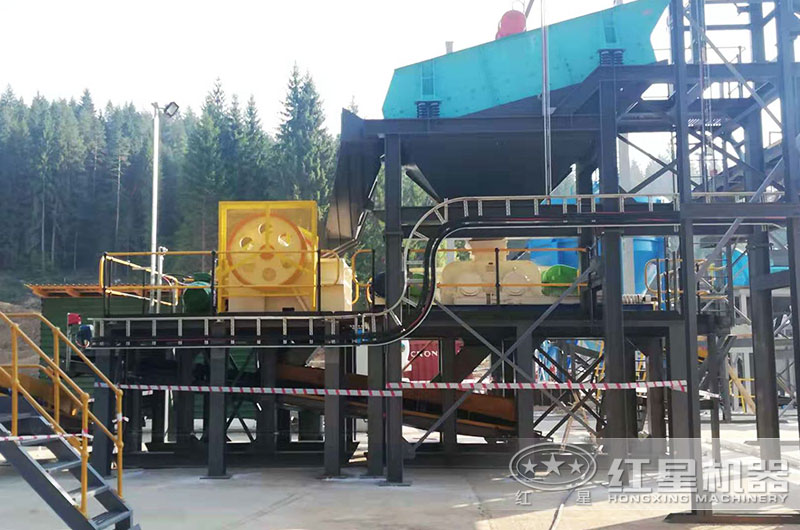 對輥制砂機(jī)作業(yè)現(xiàn)場圖片 對輥制砂機(jī)作業(yè)現(xiàn)場圖片