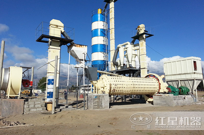 球磨機(jī)工作現(xiàn)場實(shí)拍圖 球磨機(jī)工作現(xiàn)場實(shí)拍圖