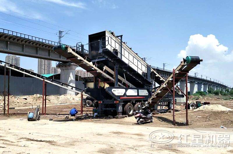 移動打石子搭配的運輸篩分裝置展示 移動打石子搭配的運輸篩分裝置展示