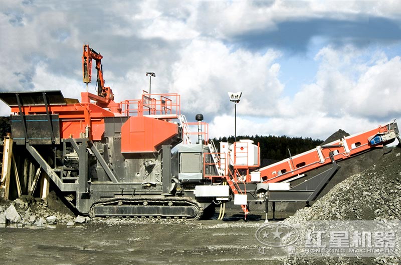 履帶式移動(dòng)破碎機(jī)現(xiàn)場(chǎng)工作圖 履帶式移動(dòng)破碎機(jī)現(xiàn)場(chǎng)工作圖