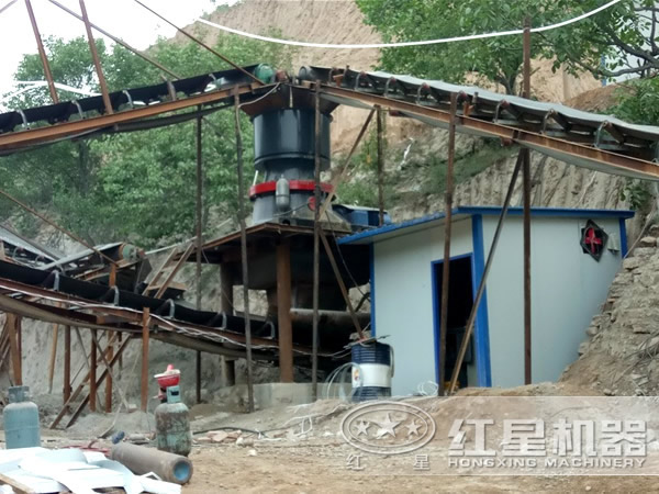 時產(chǎn)400噸螢石的破碎生產(chǎn)線 時產(chǎn)400噸螢石的破碎生產(chǎn)線