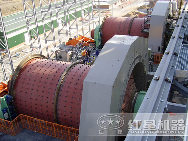 球磨機(jī)現(xiàn)場圖 球磨機(jī)現(xiàn)場圖