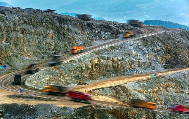 礦山加工現(xiàn)場圖 礦山加工現(xiàn)場圖