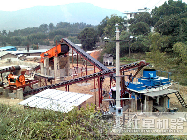 制砂機(jī)現(xiàn)場(chǎng)工作圖 制砂機(jī)現(xiàn)場(chǎng)工作圖