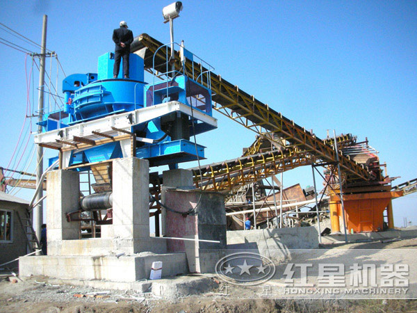 制砂機(jī)現(xiàn)場(chǎng)工作圖 制砂機(jī)現(xiàn)場(chǎng)工作圖