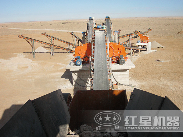 碎石破碎生產(chǎn)線現(xiàn)場(chǎng) 碎石破碎生產(chǎn)線現(xiàn)場(chǎng)