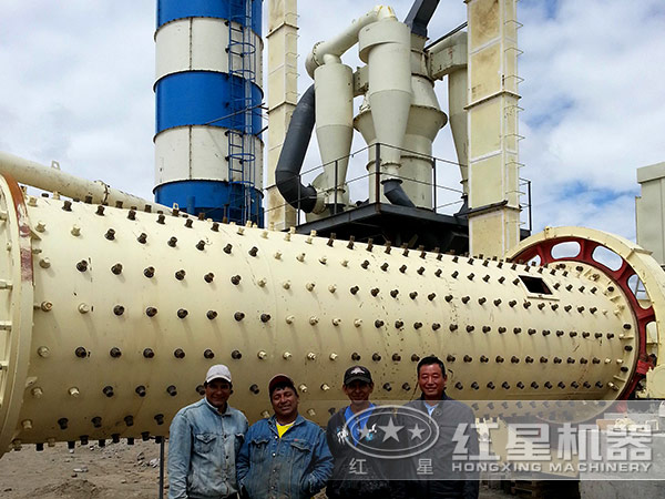 大型球磨機(jī)生產(chǎn)線客戶現(xiàn)場 大型球磨機(jī)生產(chǎn)線客戶現(xiàn)場