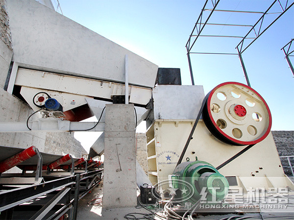 顎式砸石機(jī)客戶現(xiàn)場(chǎng) 顎式砸石機(jī)客戶現(xiàn)場(chǎng)