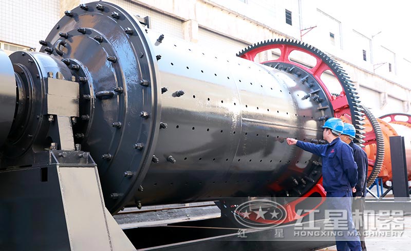 紅星機(jī)器專業(yè)的技術(shù)工程師現(xiàn)場(chǎng)檢驗(yàn)成品 紅星機(jī)器專業(yè)的技術(shù)工程師現(xiàn)場(chǎng)檢驗(yàn)成品