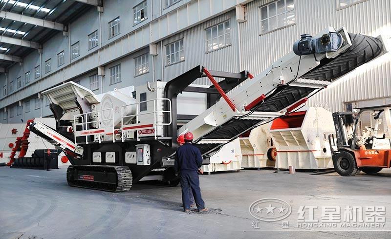 客戶參觀履帶式砂石粉碎機 客戶參觀履帶式砂石粉碎機