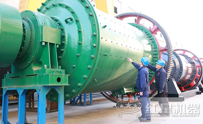 專(zhuān)業(yè)技術(shù)人員對(duì)成品球磨機(jī)進(jìn)行檢查 專(zhuān)業(yè)技術(shù)人員對(duì)成品球磨機(jī)進(jìn)行檢查