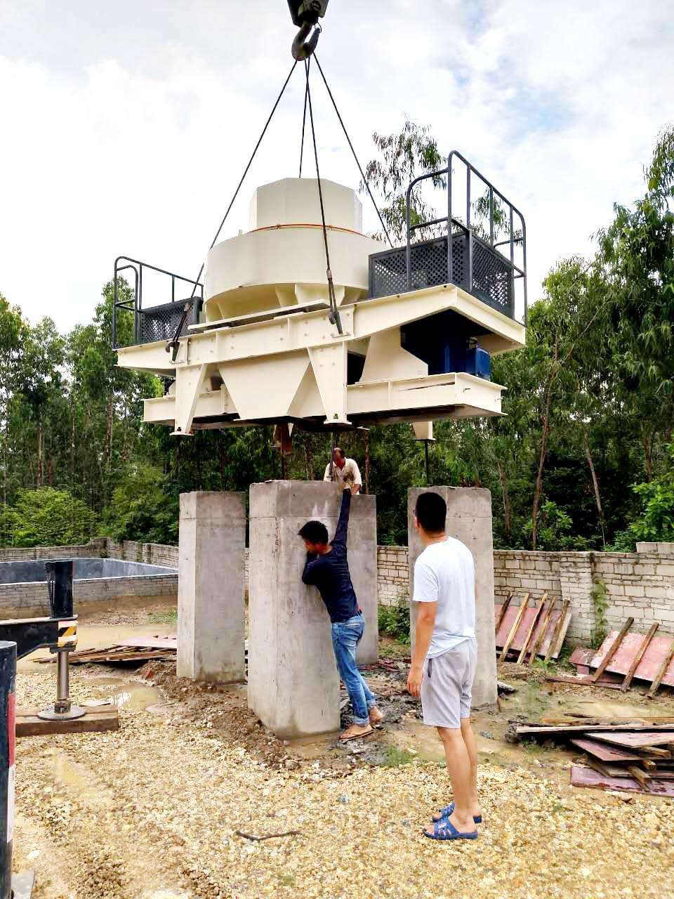 河卵石制砂機現(xiàn)場安裝圖 河卵石制砂機現(xiàn)場安裝圖