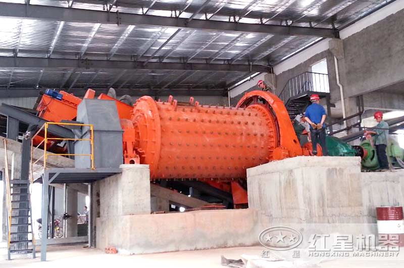 濕式球磨機的現(xiàn)場作業(yè)圖 濕式球磨機的現(xiàn)場作業(yè)圖