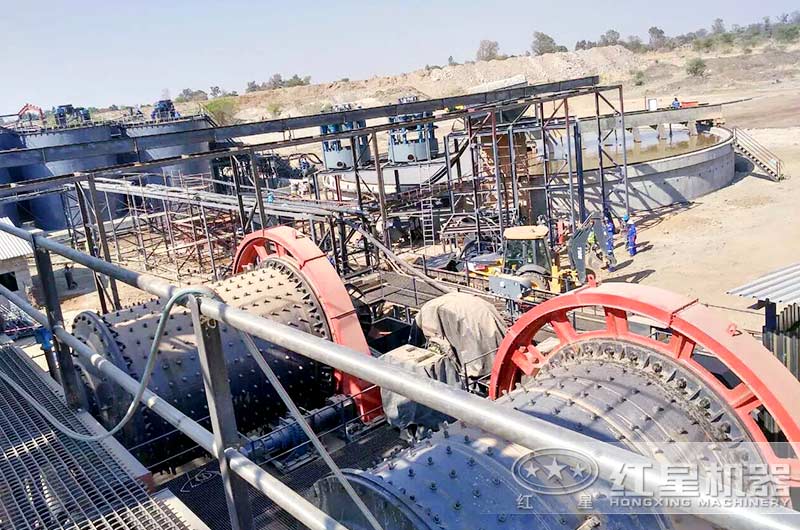 1000噸大型球磨機工作現(xiàn)場圖 1000噸大型球磨機工作現(xiàn)場圖