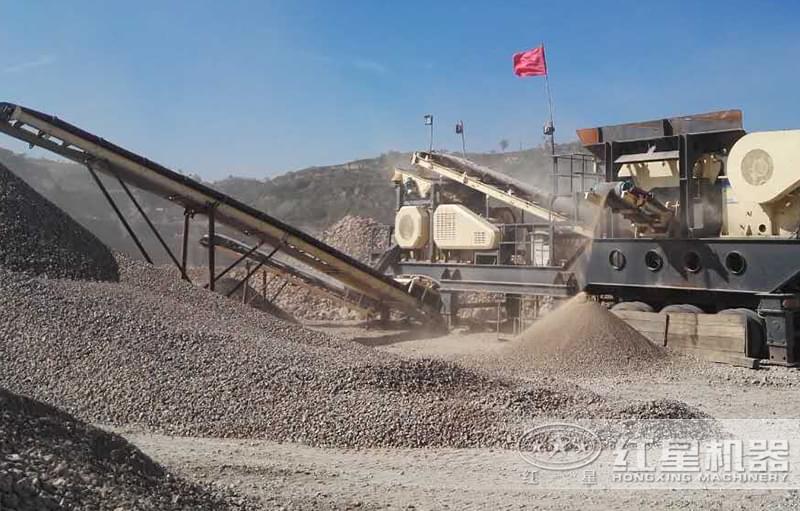 車載流動破碎機作業(yè)現(xiàn)場 車載流動破碎機作業(yè)現(xiàn)場