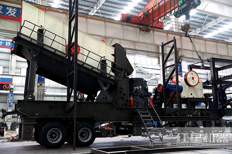 紅星機(jī)器柴油發(fā)動(dòng)機(jī)移動(dòng)破碎站車間作業(yè)現(xiàn)場(chǎng)