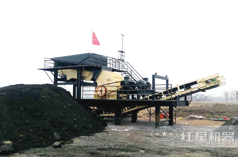 小型活性炭粉碎機作業(yè)現(xiàn)場 小型活性炭粉碎機作業(yè)現(xiàn)場