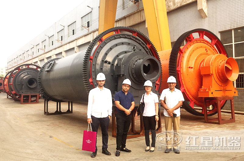 客戶參觀紅星機器廠區(qū) 客戶參觀紅星機器廠區(qū)