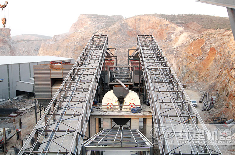 石頭破碎機(jī)作業(yè)現(xiàn)場(chǎng)