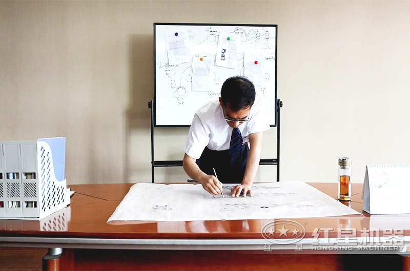 紅星機(jī)器工程師為用戶設(shè)計(jì)生產(chǎn)方案 紅星機(jī)器工程師為用戶設(shè)計(jì)生產(chǎn)方案
