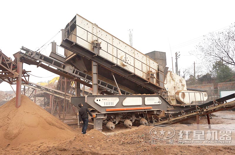 移動式建筑垃圾破碎機現(xiàn)場 移動式建筑垃圾破碎機現(xiàn)場