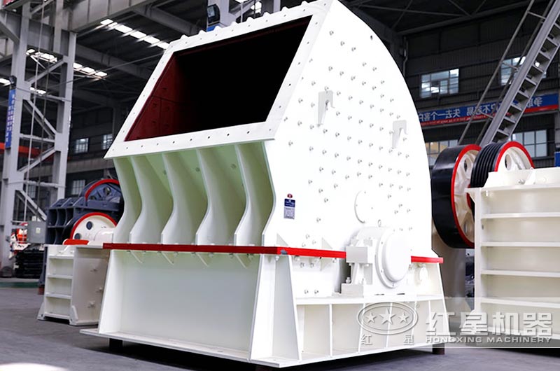 新型錘式破碎機(jī) 新型錘式破碎機(jī)