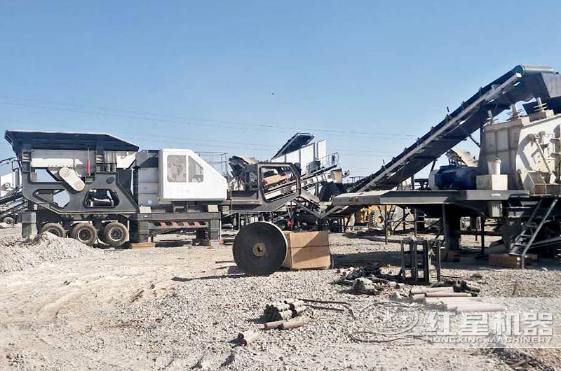 阿曼時(shí)產(chǎn)300噸移動(dòng)破碎站現(xiàn)場(chǎng) 阿曼時(shí)產(chǎn)300噸移動(dòng)破碎站現(xiàn)場(chǎng)