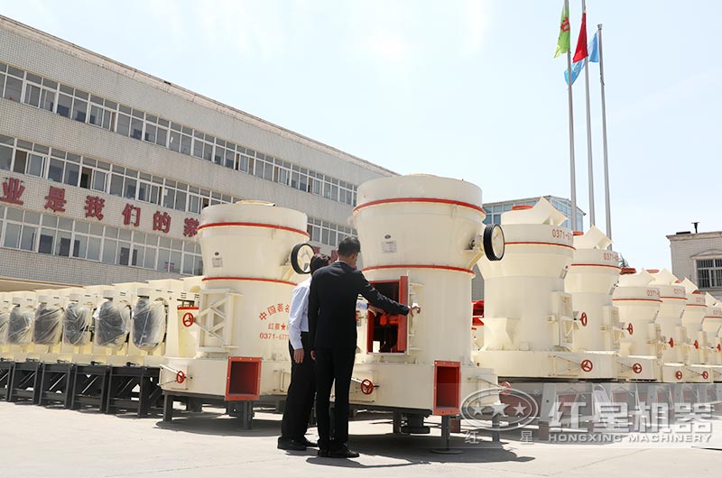 客戶參觀紅星機(jī)器磨粉機(jī)廠區(qū) 客戶參觀紅星機(jī)器磨粉機(jī)廠區(qū)