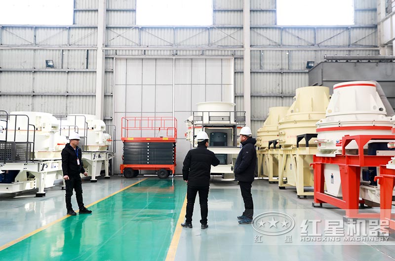 選擇小型立軸破碎機(jī)時(shí)要多多考察