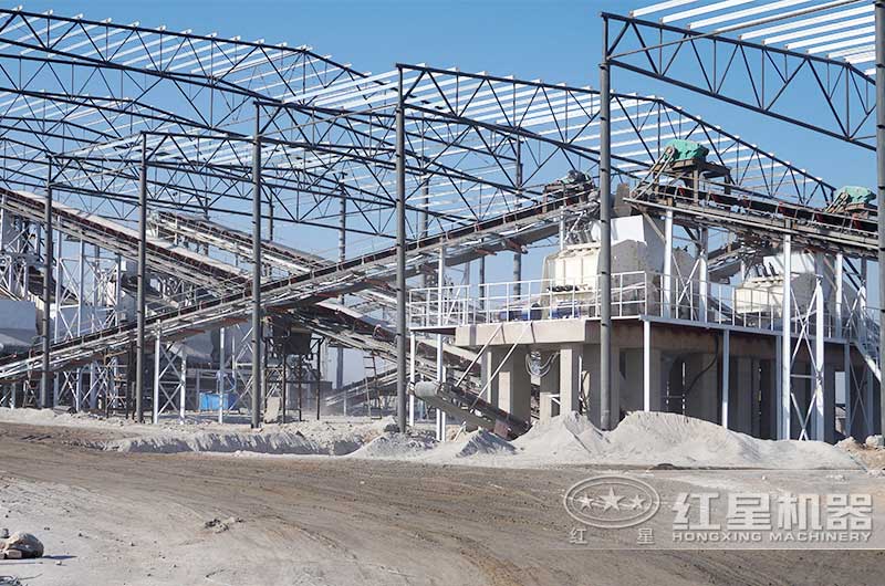 大型石頭破碎機(jī)作業(yè)現(xiàn)場(chǎng)