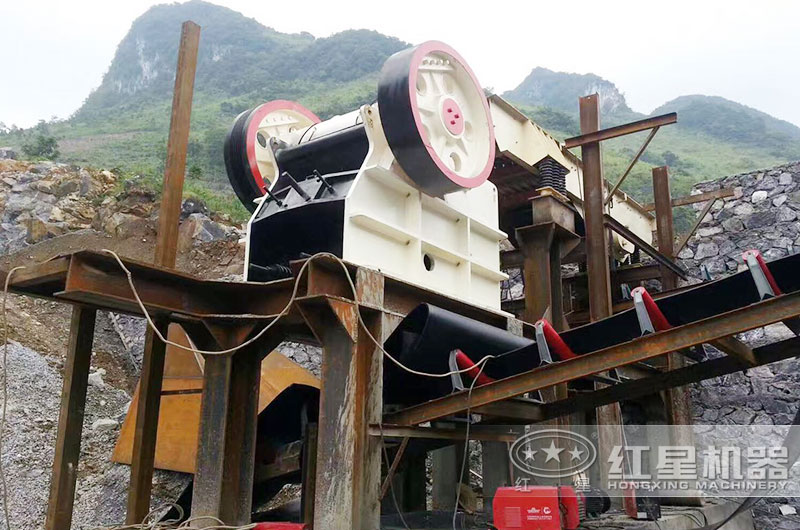 HD德版顎式破碎機(jī)現(xiàn)場實拍 HD德版顎式破碎機(jī)現(xiàn)場實拍