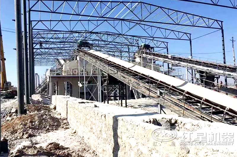 時(shí)產(chǎn)800噸石灰石破碎生產(chǎn)線現(xiàn)場(chǎng) 時(shí)產(chǎn)800噸石灰石破碎生產(chǎn)線現(xiàn)場(chǎng)