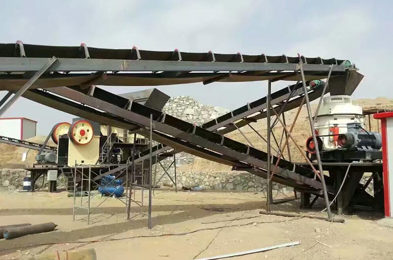 湖南固定式每小時(shí)200-300噸花崗巖破碎現(xiàn)場(chǎng)