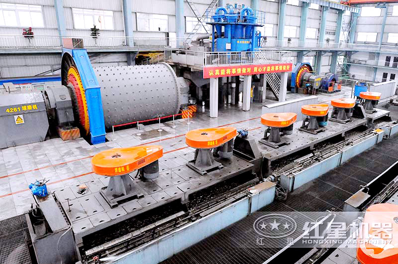 粉煤灰球磨機(jī)作業(yè)現(xiàn)場 粉煤灰球磨機(jī)作業(yè)現(xiàn)場