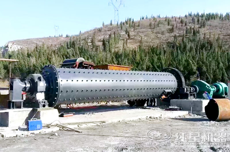 煤礦球磨機(jī)作業(yè)現(xiàn)場 煤礦球磨機(jī)作業(yè)現(xiàn)場