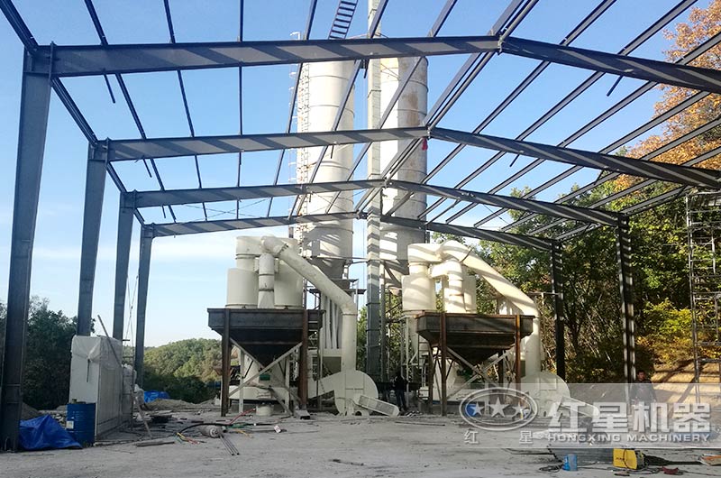 雷蒙粉磨機(jī)作業(yè)現(xiàn)場