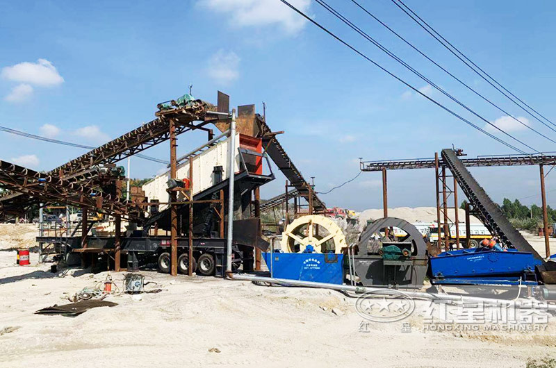 小型移動制砂機一體式機器作業(yè)現(xiàn)場