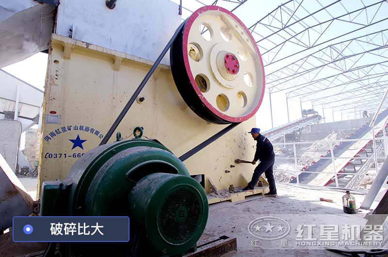 頭破顎式碎石機(jī)加工現(xiàn)場 頭破顎式碎石機(jī)加工現(xiàn)場