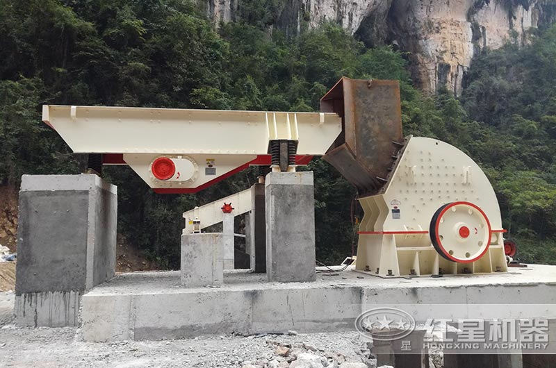 錘式破碎機現(xiàn)場 錘式破碎機現(xiàn)場